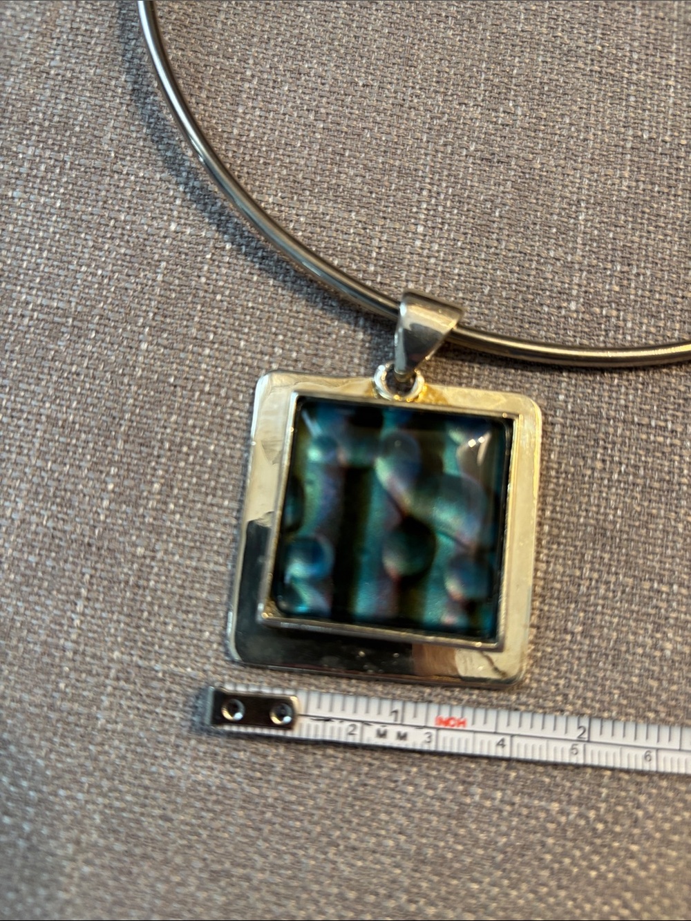 Vintage signed BEST silver tone pendant and necklace - Picture 6 of 6